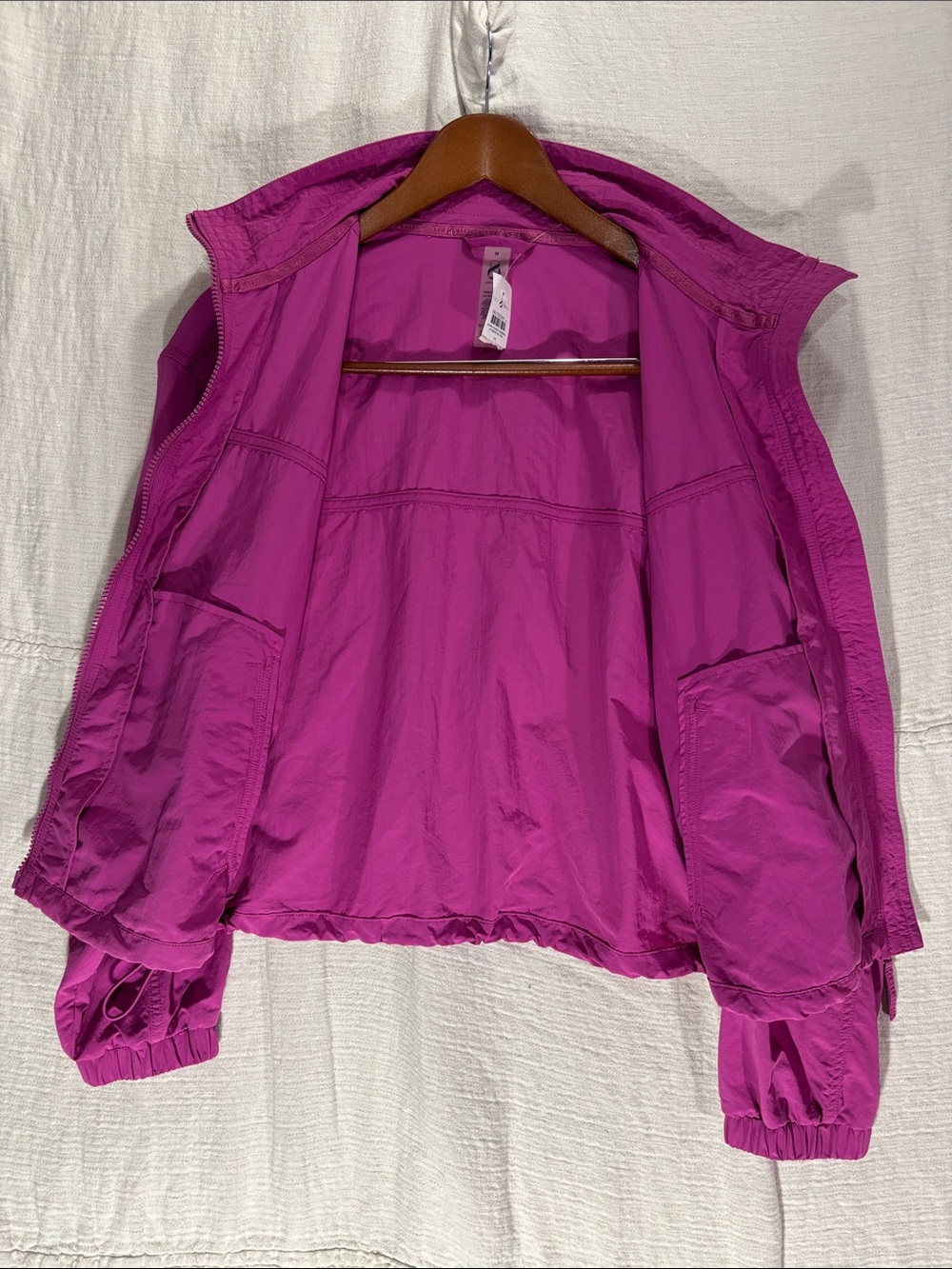 NWT Lou & Grey Fuchsia Zip-Front Windbreaker Jacket Size M Sport Utility - Picture 8 of 8